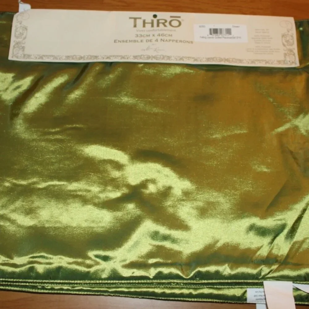 Green Quilted Satin Placemats Leaf Motif New Dining Table 4 Pc Set NWT 13 x 18